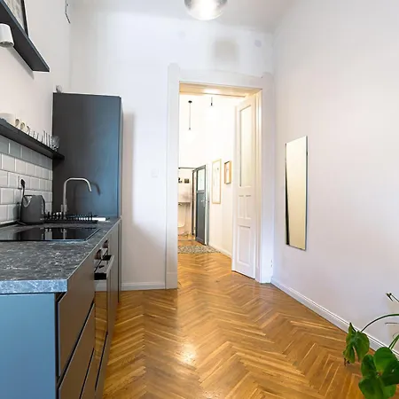 Tas Vas - Charming In Budapeste