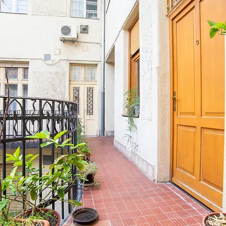 Tas Vas - Charming In Apartment