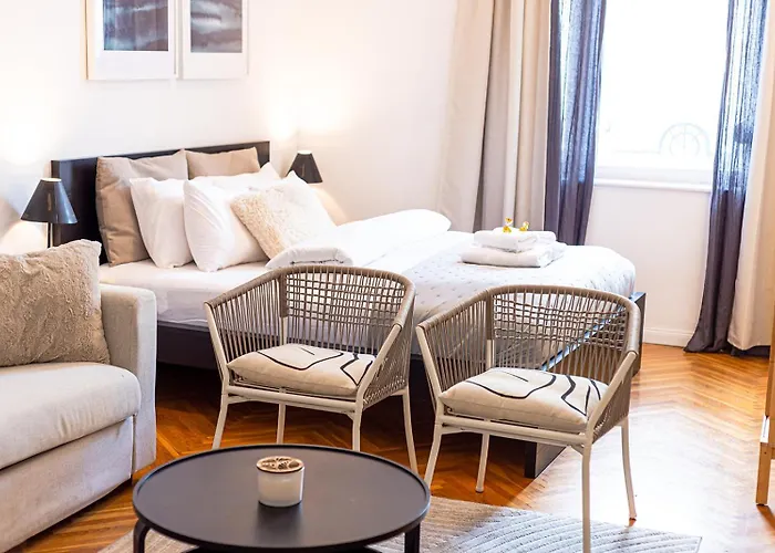 Tas Vas - Charming In Budapest
